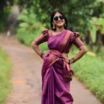 Kalyani Anil Instagram - 😎 📸 @aju_bhuvanendran 🥻 @ar_handlooms_kuthampully