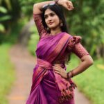 Kalyani Anil Instagram - 😎 📸 @aju_bhuvanendran 🥻 @ar_handlooms_kuthampully