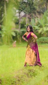 Kalyani Anil Instagram - 🪷💕
Dhavani from @yazhe_creations 

📸 @aju_bhuvanendran 

#dance #dancechallenge #reelkarofeelkaro #reelitfeelit #viral #trending #dance