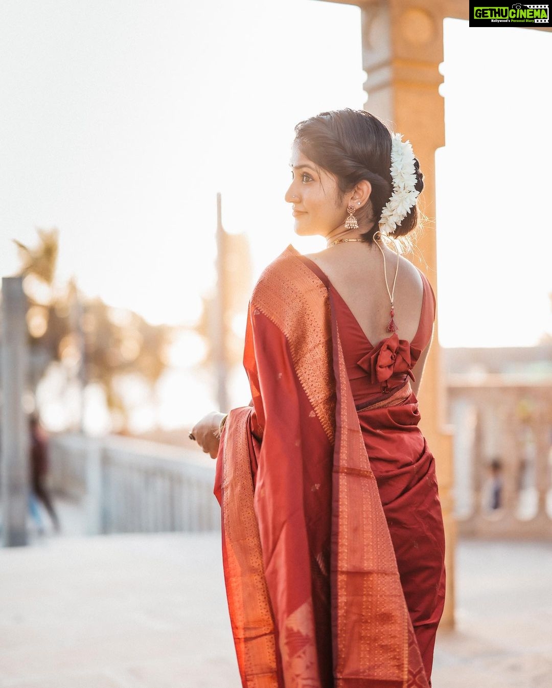 Kalyani Anil Instagram - 🪞✨🦢 📸 @travancoreads @jithuthampifm 🎨 @momentssbyelementricx Samudra Beach