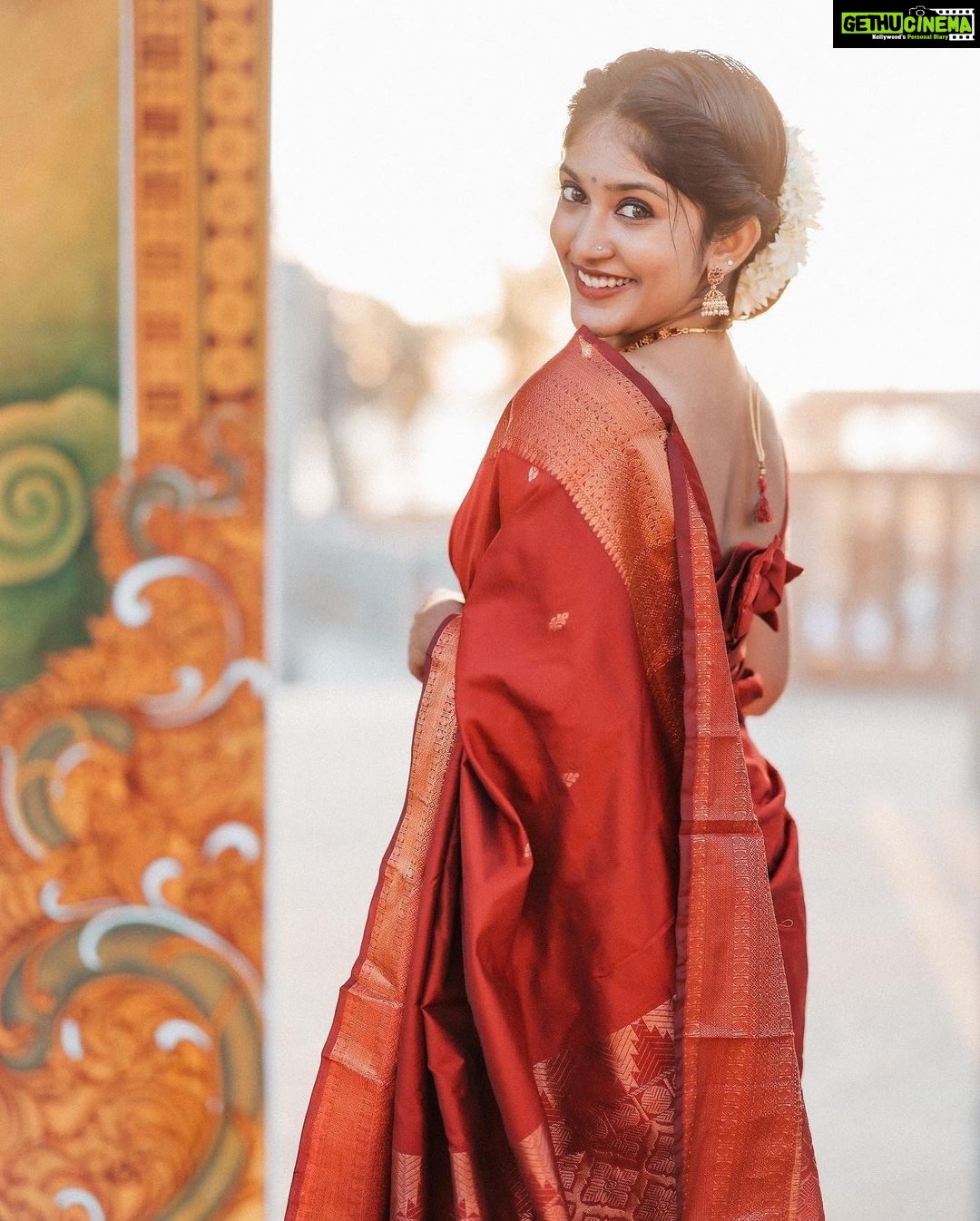 Kalyani Anil Instagram - 🪞✨🦢 📸 @travancoreads @jithuthampifm 🎨 @momentssbyelementricx Samudra Beach