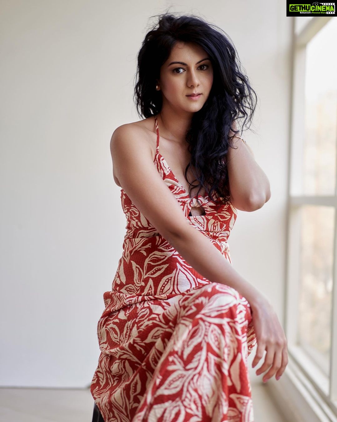Kamna Jethmalani Instagram - In frame Actress : @kamana10 MUA : @roshneechawla_makeupandhair Photo : @sandeep.mv @_sunburstt_ Location : @_sunburstt_ #kamnajethmalani #sandeepmv #portraitsbySMV #sunburstt Bangalore, India