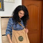 Kamna Jethmalani Instagram - Thank you @saveglobecotclay for sending across these lovely bags. They are eco- friendly and the designs are so cute . Loved the design and style. Enjoying using them 🌸🌸 @saveglobecotclay