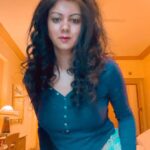 Kamna Jethmalani Instagram - Doing something what’s trending… #reelsinstagram #reelsindia #reelsvideo #dancereels #dancevideo #artist #love #ooty #trendingreels #trendingsongs #south #workmode