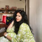 Kamna Jethmalani Instagram - When they said go green … I took it literally 🙈 How’s your weekend going ? #green #lucknowkurti #comfortable #favorite #curls #poser #kamnajethmalani #saturday