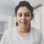 Kamna Jethmalani Instagram - Helloooo… A very random video. I always do this. Whenever I am cutting papaya or tomato or potato, I always rub the peel on my face . It’s natural and absolutely harmless and CHEAP. The best part is you don’t need to go a salon or waste hours of your time . These simple things can instantly brighten your skin and get that natural glow. HAPPY FRIDAY 🌸🌸🌸😊