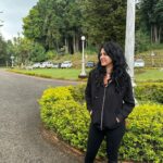 Kamna Jethmalani Instagram - Hellooooooooo from ooty … It’s a new day, new week and new beginning 🌸 I am super excited to share this news with you all that I have finally signed a Tamil movie and the shooting starts today. Thank you so much for all your ❤️ All I need is your luck and blessings 🌸🌸 A big thank you to you all who never gave up on me ❤️ #newbeginnings #ooty #tamil #shoot #amazinweather #nature #gratitude #grateful