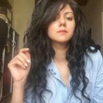 Kamna Jethmalani Instagram - Good morning people! Have a blessed day and a blessed week ahead! Small reminder - Do something what you really like, just spare an hour -drink water -take some sun -dance a little -smile All these things are absolutely free 😁 #monday #denim #shirt #blue #curls #nofilter #mondayblues #smile #longhair