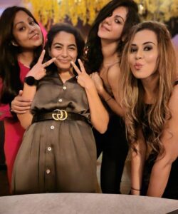 Kamna Jethmalani Instagram - What an amazing time I have had in December 2022… The month was so colourful. Met some very special people ❤️ Hoping to have a better 2023 with my loved ones ❤️ 
Sending you lotsssss of love ! 
Good morning people ! @priyankavivek03 @sangeetha_rajiv  you guys were missed badly ❤️
@kritikaseshadri @priyankabakshi @bhavyavreddy !