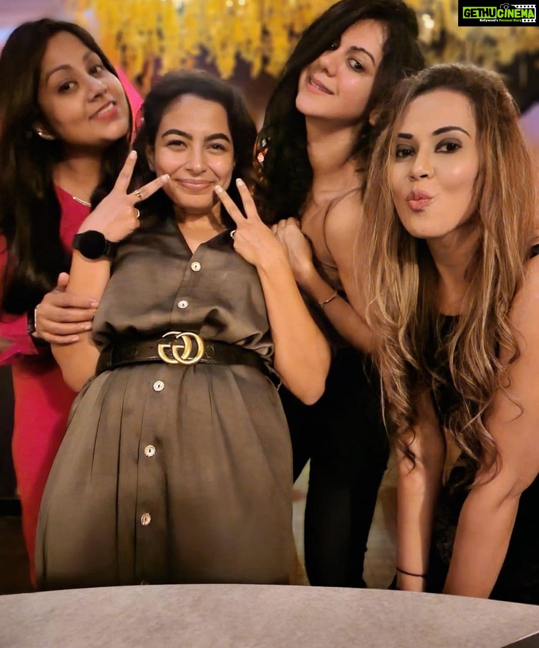 Kamna Jethmalani - 9.3K Likes - What an amazing time I have had in December 2022… The month was so colourful. Met some very special people ❤️ Hoping to have a better 2023 with my loved ones ❤️
Sending you lotsssss of love !
Good morning people ! @priyankavivek03 @sangeetha_rajiv you guys were missed badly ❤️
@kritikaseshadri @priyankabakshi @bhavyavreddy !