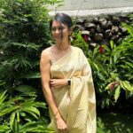 Kamna Jethmalani Instagram - Weekend is here already… Have an amazing one … Saree - @nallisilksarees