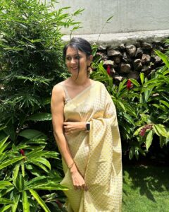 Kamna Jethmalani Instagram - Weekend is here already…
Have an amazing one …
Saree - @nallisilksarees