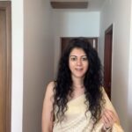Kamna Jethmalani Instagram - GRWM …. Onam lunch ! Saree - @nallisilksarees Jhumkas - @navrathan1954