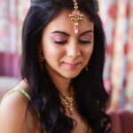Kamna Jethmalani Instagram - Absolutely loving this soft dewy look . A perfect look for day and night . Thank you @roshneechawla_makeupandhair for making me look like a doll. Clicked by - @sandeep.mv Outfit- @seasonsmumbai Hair and makeup - @roshneechawla_makeupandhair #makeuplook #ethnic #green #pink #colours #smile #bangalorediaries