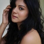 Kamna Jethmalani Instagram - In frame Actress : @kamana10 MUA : @roshneechawla_makeupandhair Photo : @sandeep.mv @_sunburstt_ Location : @_sunburstt_ #kamnajethmalani #sandeepmv #portraitsbySMV #sunburstt Bangalore, India