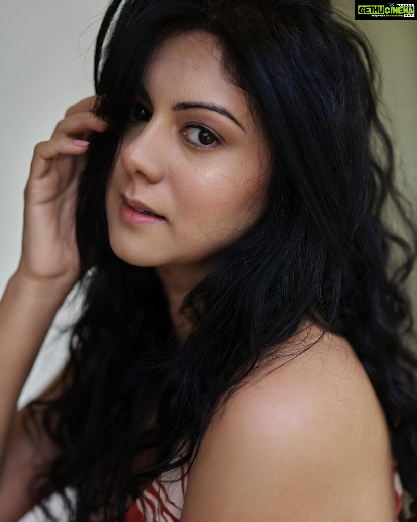 Kamna Jethmalani Instagram - In frame Actress : @kamana10 MUA : @roshneechawla_makeupandhair Photo : @sandeep.mv @_sunburstt_ Location : @_sunburstt_ #kamnajethmalani #sandeepmv #portraitsbySMV #sunburstt Bangalore, India