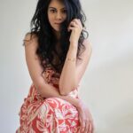 Kamna Jethmalani Instagram - In frame Actress : @kamana10 MUA : @roshneechawla_makeupandhair Photo : @sandeep.mv @_sunburstt_ Location : @_sunburstt_ #kamnajethmalani #sandeepmv #portraitsbySMV #sunburstt Bangalore, India