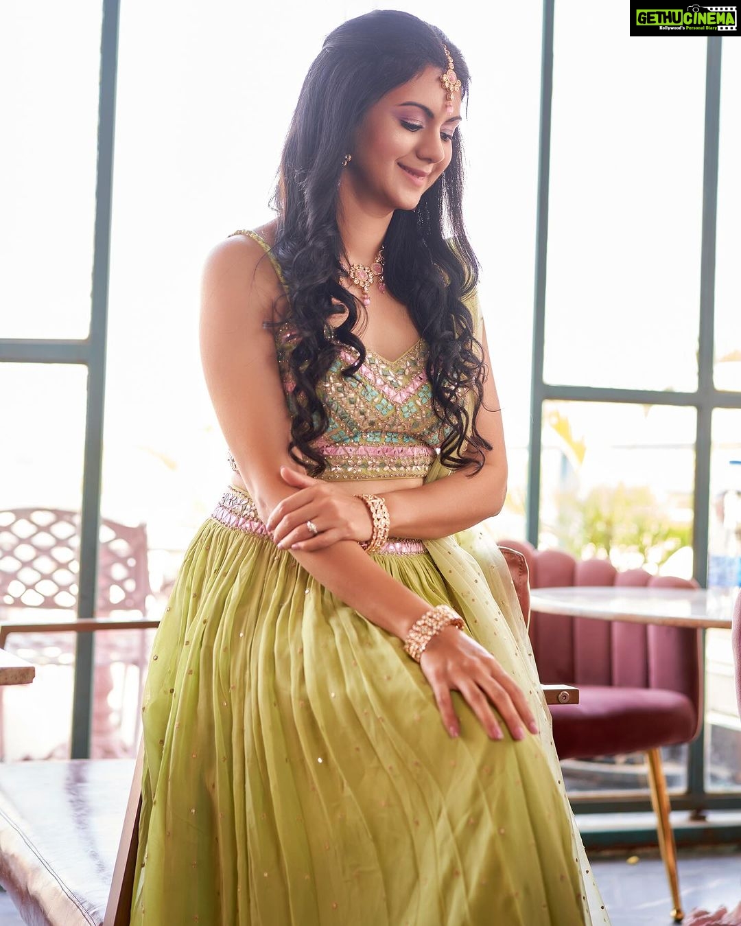 Kamna Jethmalani Instagram - In frame Actress : @kamana10 MUA : @roshneechawla_makeupandhair Photo : @sandeep.mv @_sunburstt_ Location : @ultatawabangalore #kamnajethmalani #sandeepmv #portraitsbySMV #sunburstt Ulta Tawa