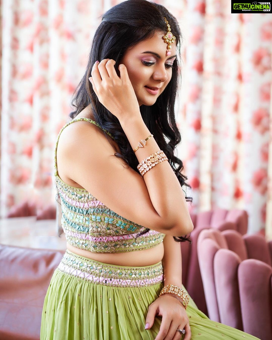 Kamna Jethmalani Instagram - In frame Actress : @kamana10 MUA : @roshneechawla_makeupandhair Photo : @sandeep.mv @_sunburstt_ Location : @ultatawabangalore #kamnajethmalani #sandeepmv #portraitsbySMV #sunburstt Ulta Tawa