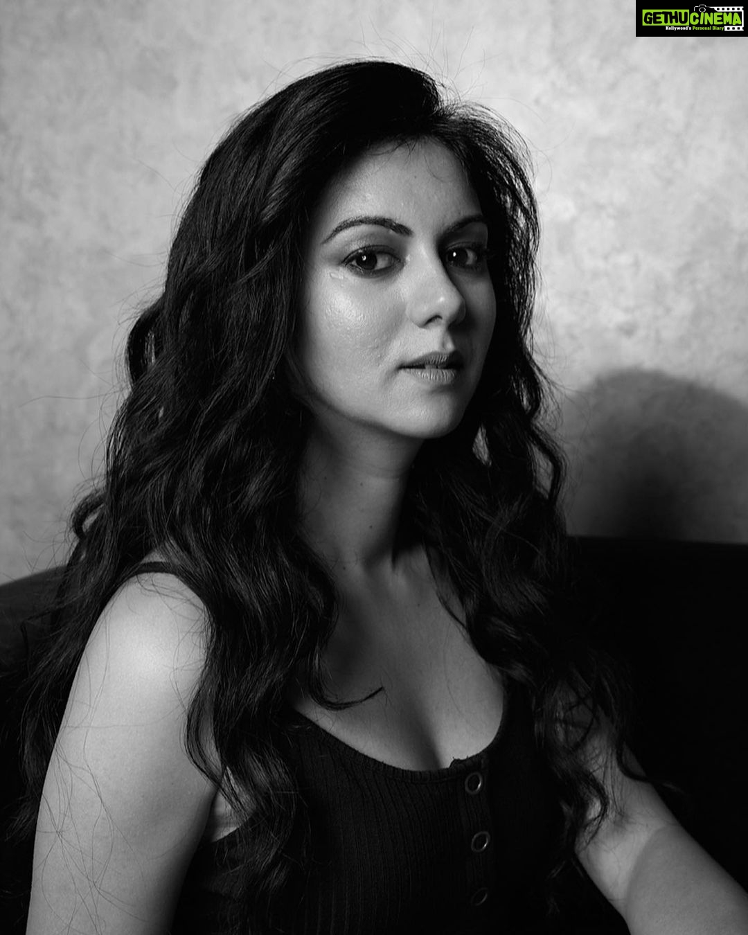 Kamna Jethmalani - 7.3K Likes - ……..🖤🖤🖤
