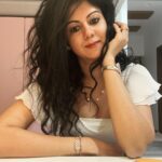 Kamna Jethmalani Instagram - Time flies over us but leave a shadow… So use your time wisely 🌸❤️ Top - @zara Accessories- @hm Watch - @bulgari
