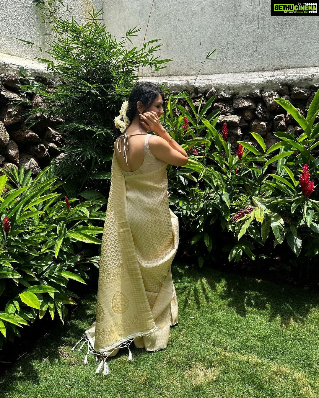 Kamna Jethmalani - 9.3K Likes - Weekend is here already…
Have an amazing one …
Saree - @nallisilksarees