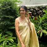 Kamna Jethmalani Instagram - Weekend is here already… Have an amazing one … Saree - @nallisilksarees