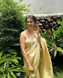 Kamna Jethmalani Instagram - Weekend is here already…
Have an amazing one …
Saree - @nallisilksarees