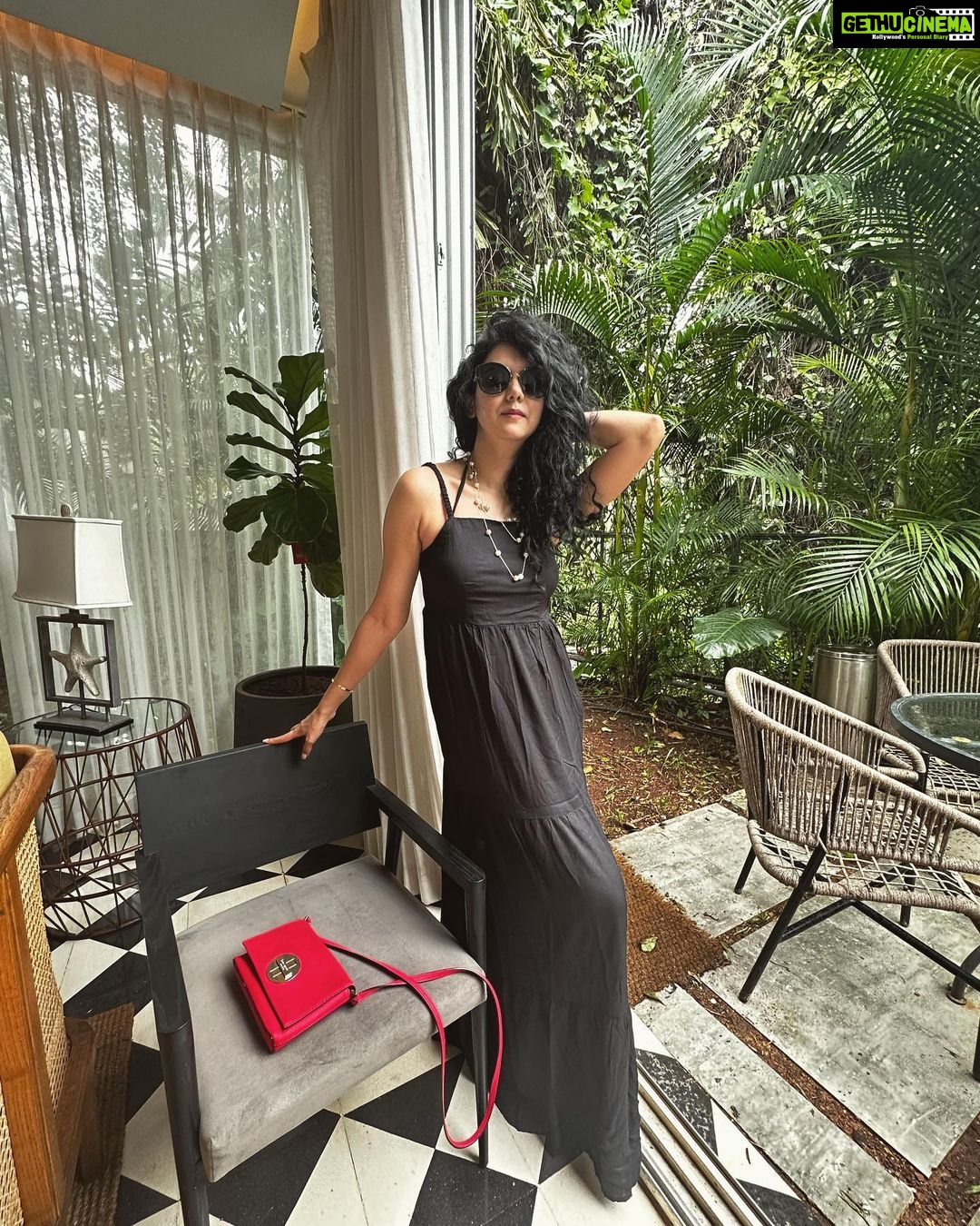 Kamna Jethmalani - 8.5K Likes - Happy Sunday people 😁
Outfit- From Lokhandwala
Bag - @katespadeny
Shades - @burberry
Beautiful villa - @ukiyostays