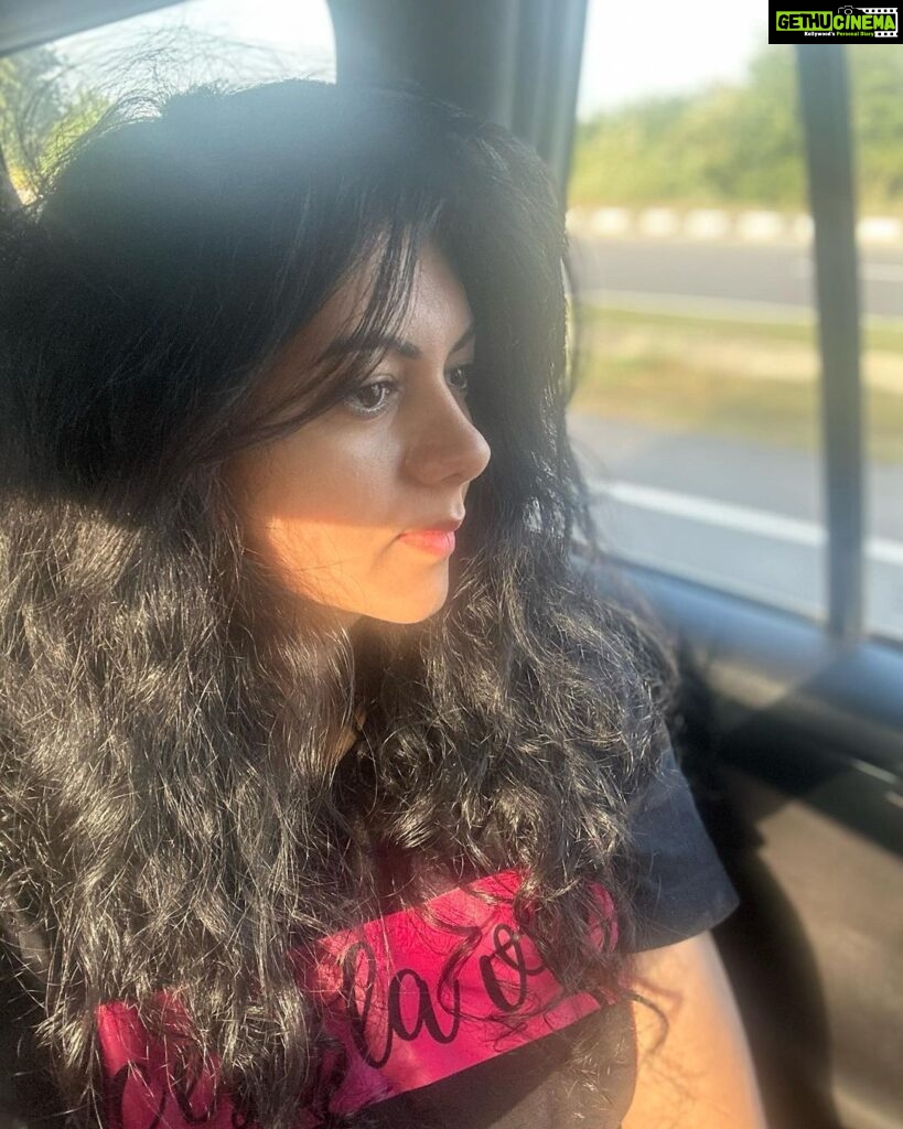 Kamna Jethmalani Instagram - Good morning…. Just me …. Sun kissed ….. No makeup…. No filter …. Happy weekend guys 🌸