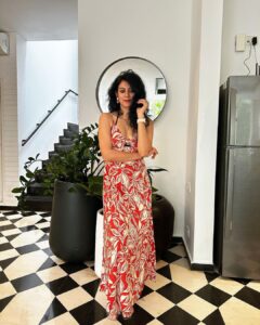 Kamna Jethmalani Instagram - Hola 👋 
Have an amazing week ahead ❤️🌸

@ukiyostays 
Outfit - @mango