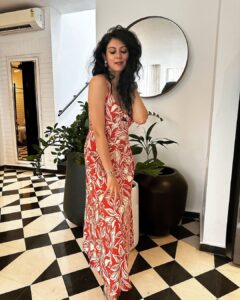 Kamna Jethmalani Instagram - Hola 👋 
Have an amazing week ahead ❤️🌸

@ukiyostays 
Outfit - @mango