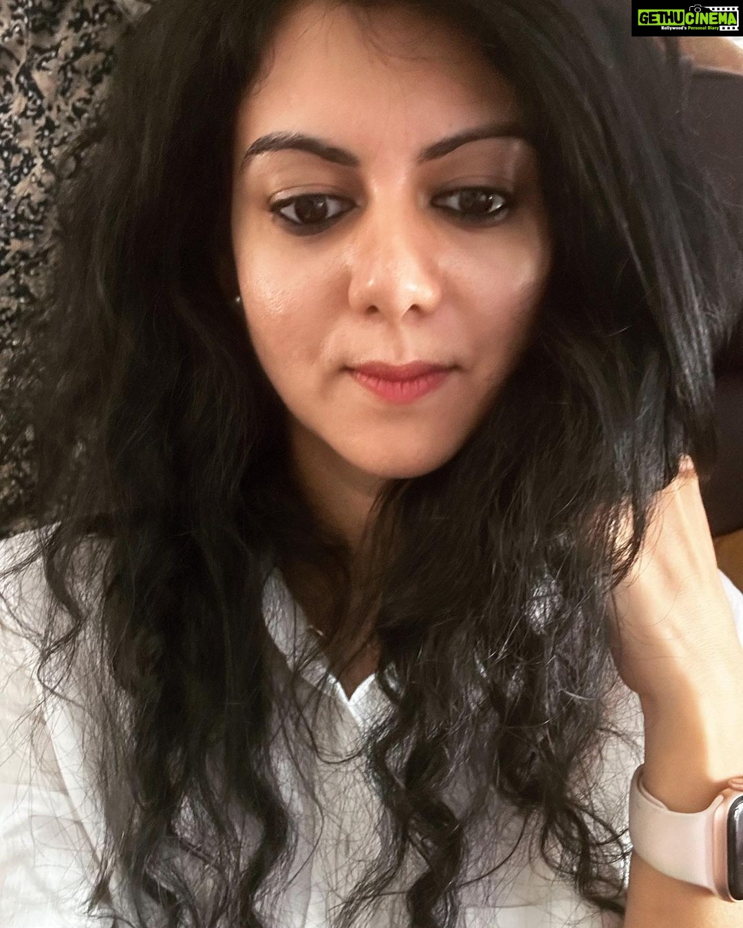 Kamna Jethmalani Instagram - They say you glow differently when your happy,,, that’s me at this moment 🌸 Happy weekend guys ❤️