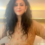 Kamna Jethmalani Instagram - Going with the trend ….. #reels #dancing #music #instagram #instagood #instadaily #workmode #rajahmundry #indian #travel !