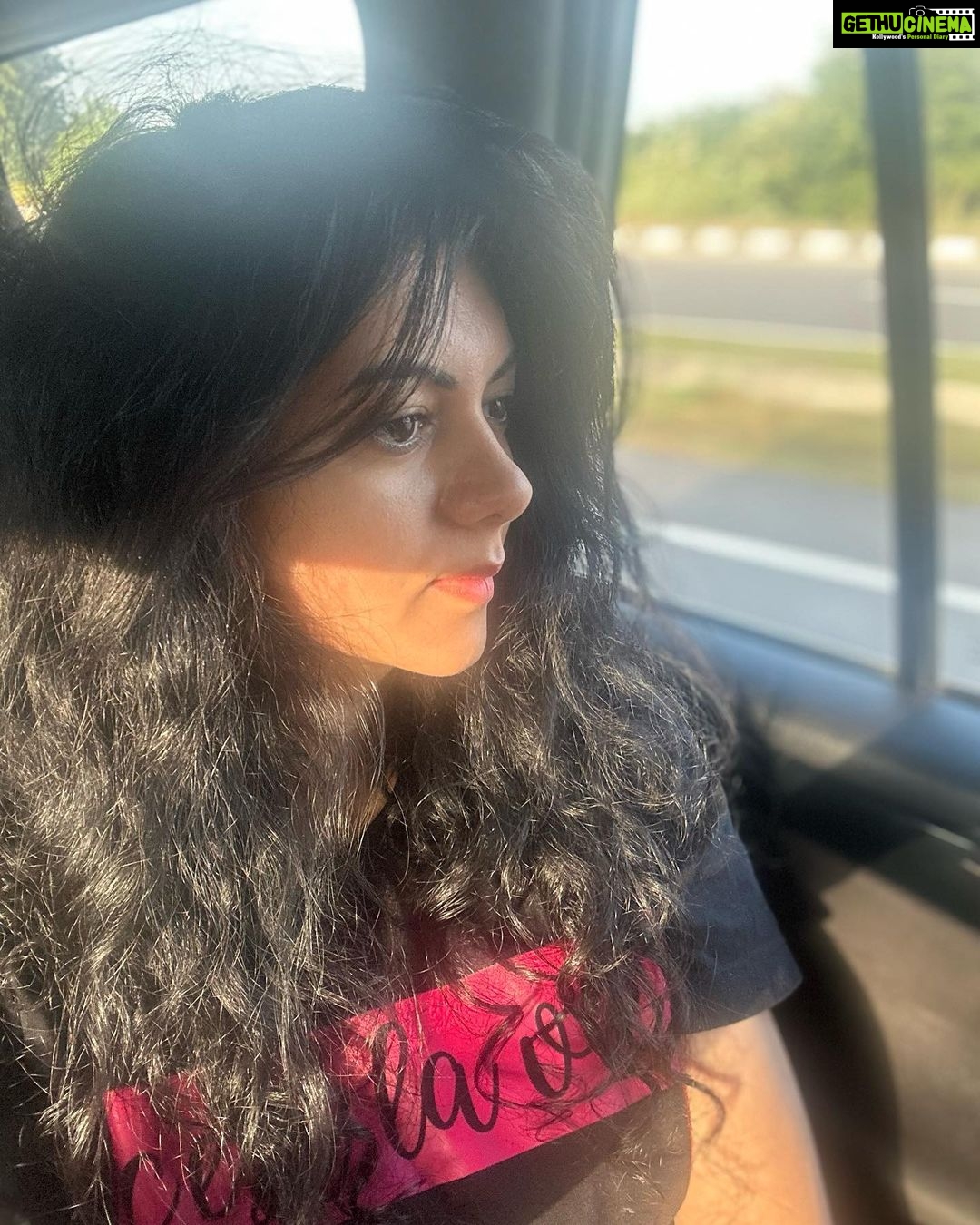 Kamna Jethmalani Instagram - Good morning…. Just me …. Sun kissed ….. No makeup…. No filter …. Happy weekend guys 🌸