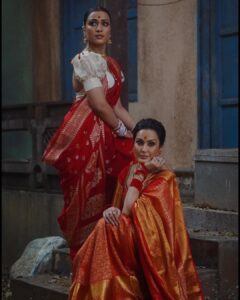Kamya Punjabi Instagram - When u have such talented co actors photos toh banti hai 😍
With my beautiful Mummun 
Didun aur Mummun ki jodi 🫶 
Pic credit @abhishekrawat_actor