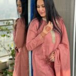 Kamya Punjabi Instagram - Happy Karwa Chauth all you beautiful ladies ❤️ Dont forget lots of gifts n pampering from ur husband 😉 #happykarwachauth #kamyapunjabi Outfit @chidiyaaonline