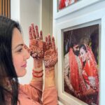 Kamya Punjabi Instagram - Happy Karwa Chauth all you beautiful ladies ❤️ Dont forget lots of gifts n pampering from ur husband 😉 #happykarwachauth #kamyapunjabi Outfit @chidiyaaonline