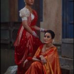 Kamya Punjabi Instagram - When u have such talented co actors photos toh banti hai 😍 With my beautiful Mummun Didun aur Mummun ki jodi 🫶 Pic credit @abhishekrawat_actor