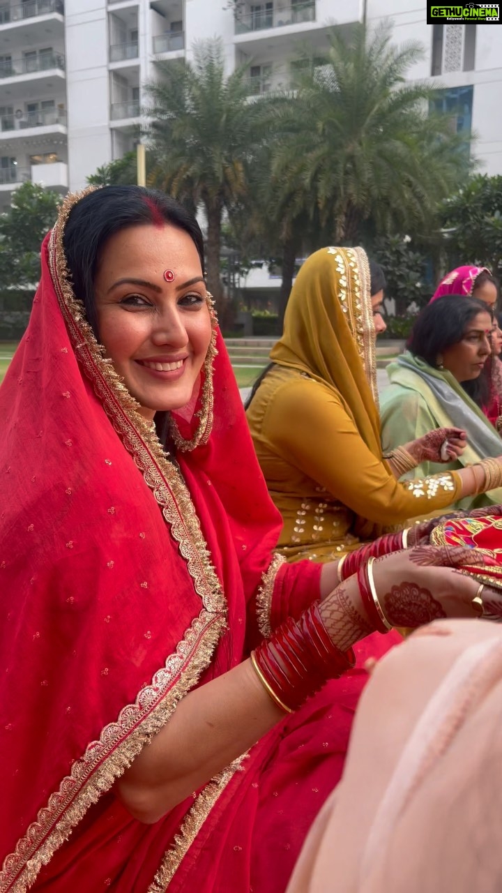 Kamya Punjabi Instagram - Happy Karwachauth ❤️ Saree @rang_gulal @sajlookbeautiful