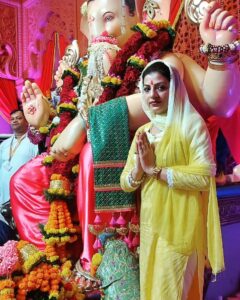 Kanak Yadav Instagram - Ganpati Bappa morya Mangal Murti morya Jay Ho Ganesh Bhagwan ki Andheri cha Raja ke darshan bade hi bhaway tarike se prapt huye 

#kanakyadav #kanakactress #कनक_यादव #कनकयादव #reels #funnymeme #explore #hilarious #comedy #yadavkanak #film #fyp #art #movie #entertainment #india #standup #love #video #viral #memes #trending #ganesha #omg