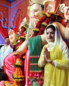 Kanak Yadav Instagram - Ganpati Bappa morya Mangal Murti morya Jay Ho Ganesh Bhagwan ki Andheri cha Raja ke darshan bade hi bhaway tarike se prapt huye 

#kanakyadav #kanakactress #कनक_यादव #कनकयादव #reels #funnymeme #explore #hilarious #comedy #yadavkanak #film #fyp #art #movie #entertainment #india #standup #love #video #viral #memes #trending #ganesha #omg