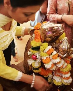 Kanak Yadav Instagram - Ganpati Bappa morya Mangal Murti morya Jay Ho Ganesh Bhagwan ki Andheri cha Raja ke darshan bade hi bhaway tarike se prapt huye 

#kanakyadav #kanakactress #कनक_यादव #कनकयादव #reels #funnymeme #explore #hilarious #comedy #yadavkanak #film #fyp #art #movie #entertainment #india #standup #love #video #viral #memes #trending #ganesha #omg