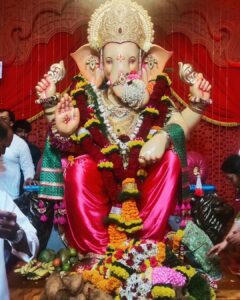 Kanak Yadav Instagram - Ganpati Bappa morya Mangal Murti morya Jay Ho Ganesh Bhagwan ki Andheri cha Raja ke darshan bade hi bhaway tarike se prapt huye 

#kanakyadav #kanakactress #कनक_यादव #कनकयादव #reels #funnymeme #explore #hilarious #comedy #yadavkanak #film #fyp #art #movie #entertainment #india #standup #love #video #viral #memes #trending #ganesha #omg