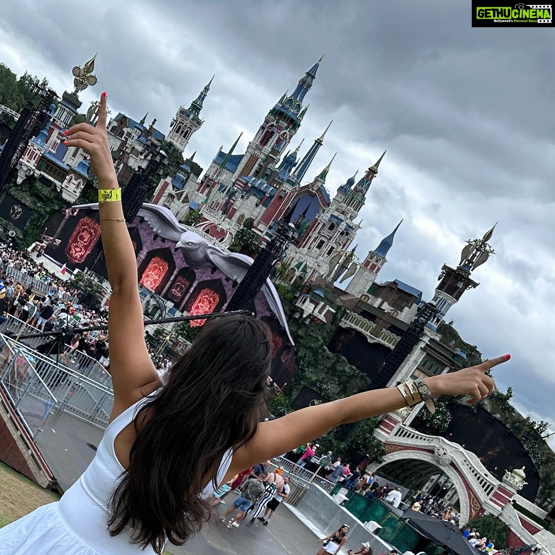 Kanchi Kaul Instagram - Part 1 —- 🌺✅💖 #tomorrowland #2023 #boom ⬅️ Tomorrowland