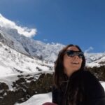 Kanchi Kaul Instagram - Snow !!!! It’s beautiful and it’s harsh. It makes the world white and bright, but it can make even the smallest thing hard to do . Washroom breaks are tough !!! The roads are a nightmare to drive.!!! The list goes on …. But , There are so many ways to look at snow, so many things to feel with snow, so many ways it changes the world and everything in it. Snow hits all your senses, you can see it’s whiteness and you can feel its sting and its melt. You can hear how it muffles sound. You can be stopped by its substance. You can slip on it too. Snow is real and tangible and then it can just melt away as quickly as it came … leaving no trace. Piles and piles can show up overnight and then be gone in a day. Snow is lovely and terrifying. Things hurt and are soothed simultaneously. This is snow’s weird beauty and its weird magic. But winter snowfall is so so so MAGICAL . ❄️☃️🎿🏔️❤️🫶🏻 #mountains #himalayas #incredibleindia #wanderlust #incredibleindia #mothernature #wildandfree #snow #reels #reelsinstagram