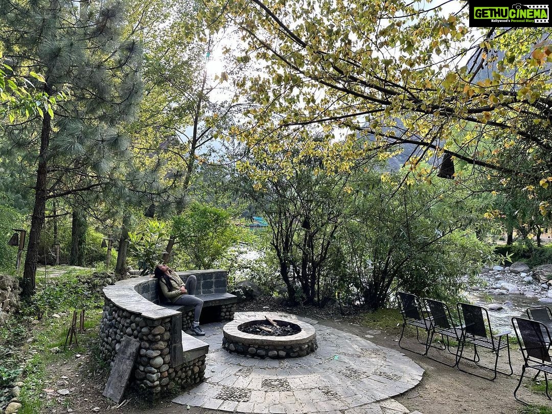 Kanchi Kaul Instagram - No better spot for the much needed break after a vv tough but a very heavenly mountain trek #tirthanvalley #himachalpradesh #incredibleindia #wanderlust