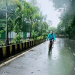 Kanchi Kaul Instagram - Best time to ride …. #monsoon #bestvehicle #joy #reels 🚴‍♀️🚴‍♀️