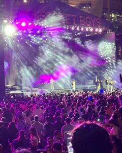 Kanchi Kaul Instagram - Relived  that teen boy band buzz and how !!! Loud voices. Biggest smiles and lotsa love ( बहुत मज्जा आया )😜🤪🥰 …. #backstreetboys #concert #mygirls #whynot @arpitakhansharma @geneliad