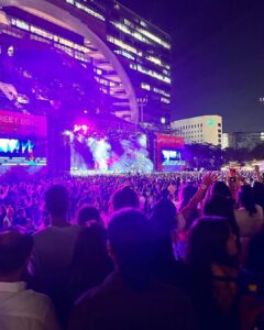 Kanchi Kaul Instagram - Relived  that teen boy band buzz and how !!! Loud voices. Biggest smiles and lotsa love ( बहुत मज्जा आया )😜🤪🥰 …. #backstreetboys #concert #mygirls #whynot @arpitakhansharma @geneliad